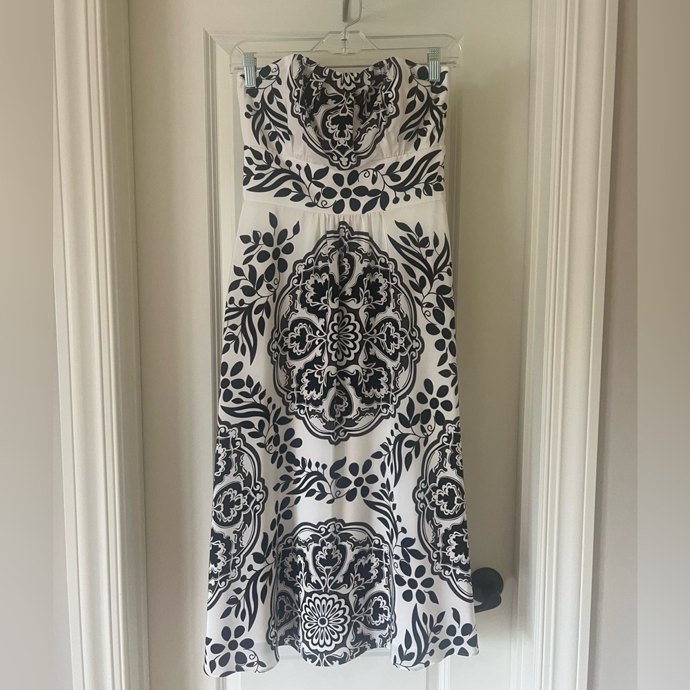 White House Black Market Womens Dress Sz 0 Floral Medallion Strapless 100% Silk